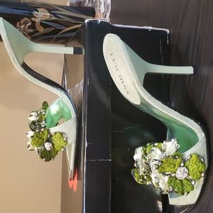 Luichiny High Heels Slip-on Sandals. NWT. Size 6.